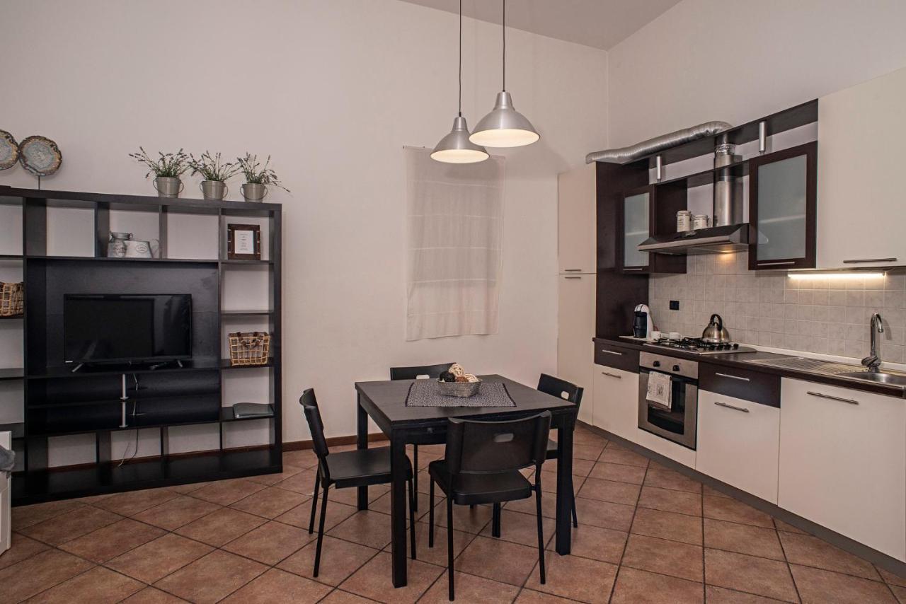 Cortile Del Forno Nel Centro Storico Apartment Arona Ngoại thất bức ảnh