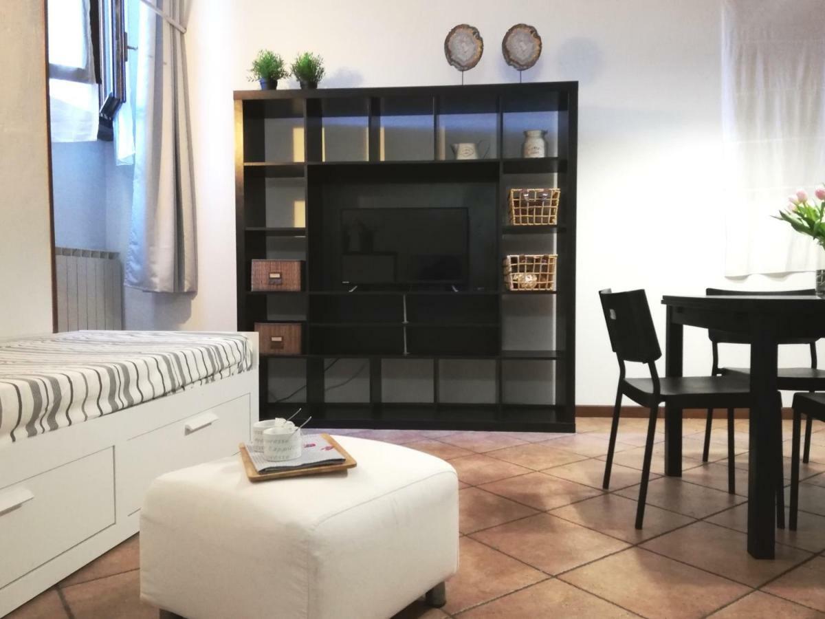Cortile Del Forno Nel Centro Storico Apartment Arona Ngoại thất bức ảnh